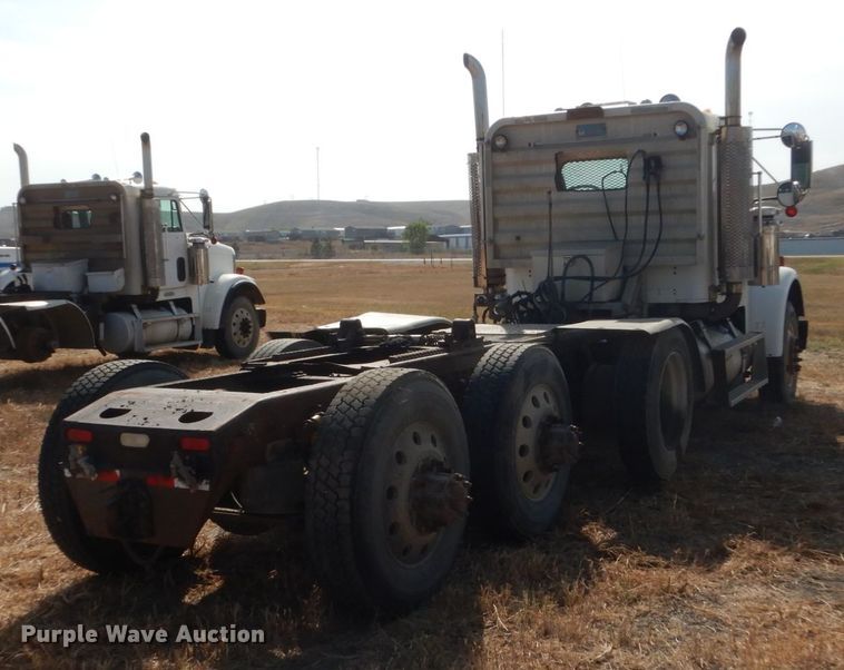 image for item DC8884 1998 Freightliner FLD  truck cab and chassis