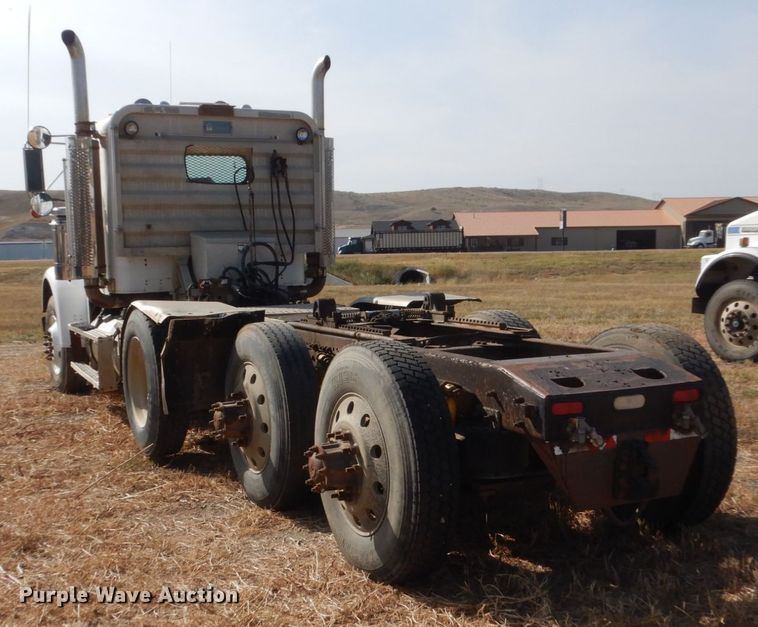 image for item DC8884 1998 Freightliner FLD  truck cab and chassis