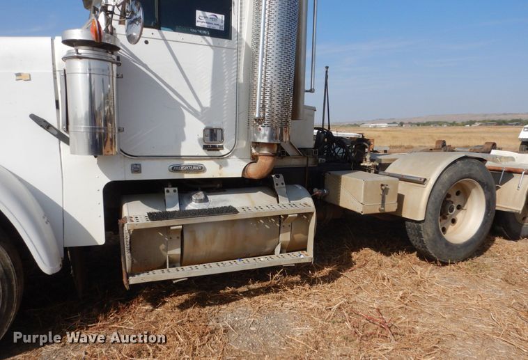 image for item DC8884 1998 Freightliner FLD  truck cab and chassis