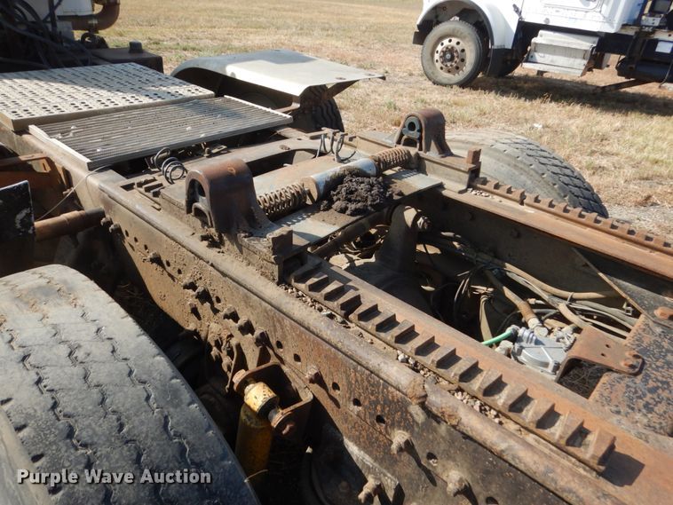 image for item DC8884 1998 Freightliner FLD  truck cab and chassis