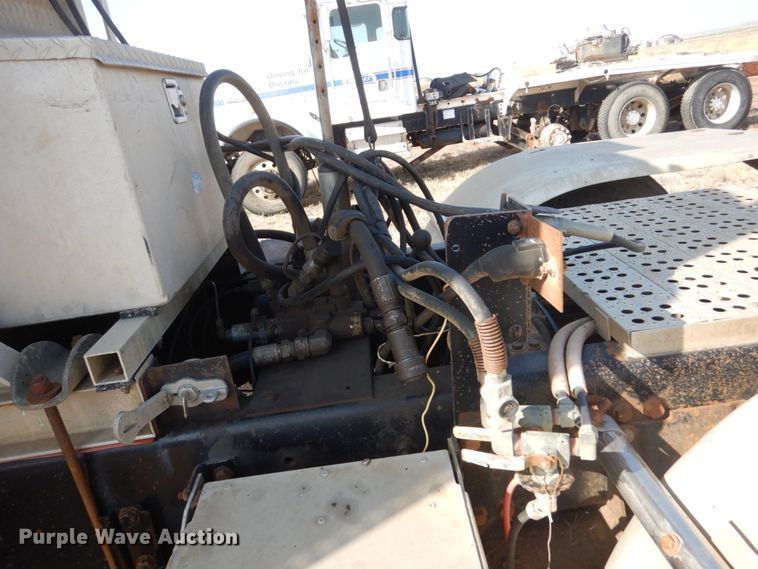 image for item DC8884 1998 Freightliner FLD  truck cab and chassis