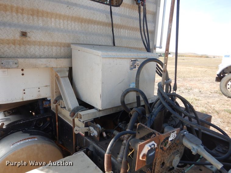 image for item DC8884 1998 Freightliner FLD  truck cab and chassis