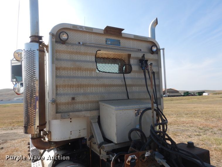 image for item DC8884 1998 Freightliner FLD  truck cab and chassis