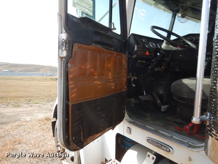 image for item DC8884 1998 Freightliner FLD  truck cab and chassis