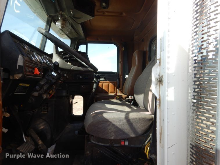 image for item DC8884 1998 Freightliner FLD  truck cab and chassis