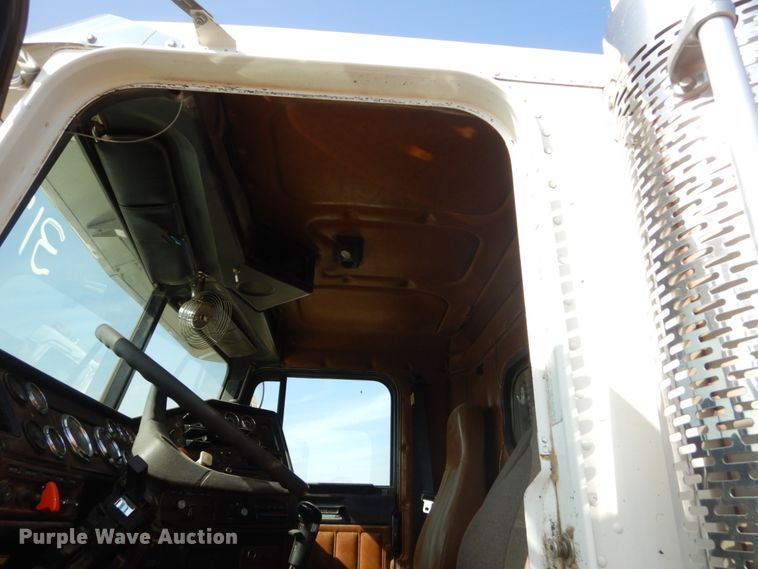 image for item DC8884 1998 Freightliner FLD  truck cab and chassis