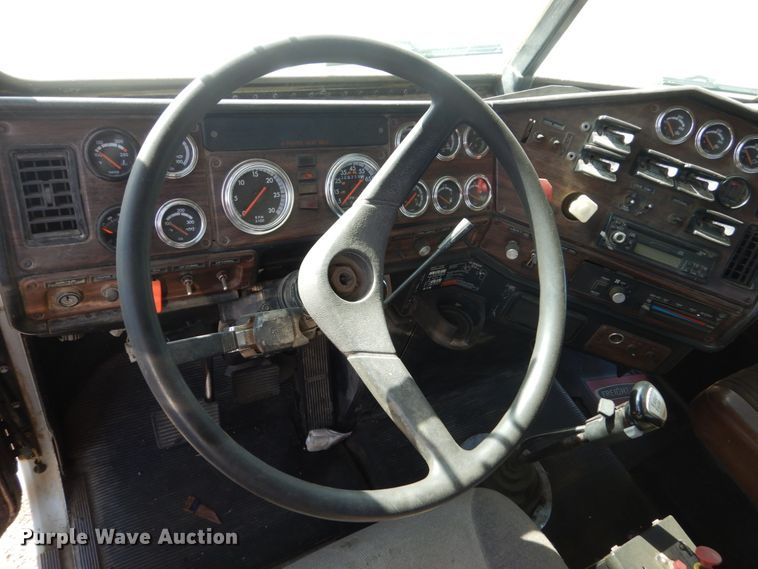 image for item DC8884 1998 Freightliner FLD  truck cab and chassis