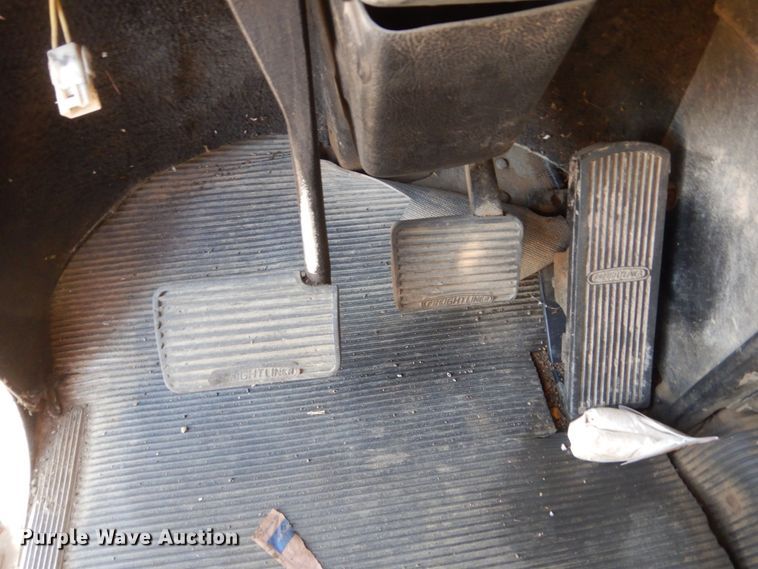 image for item DC8884 1998 Freightliner FLD  truck cab and chassis