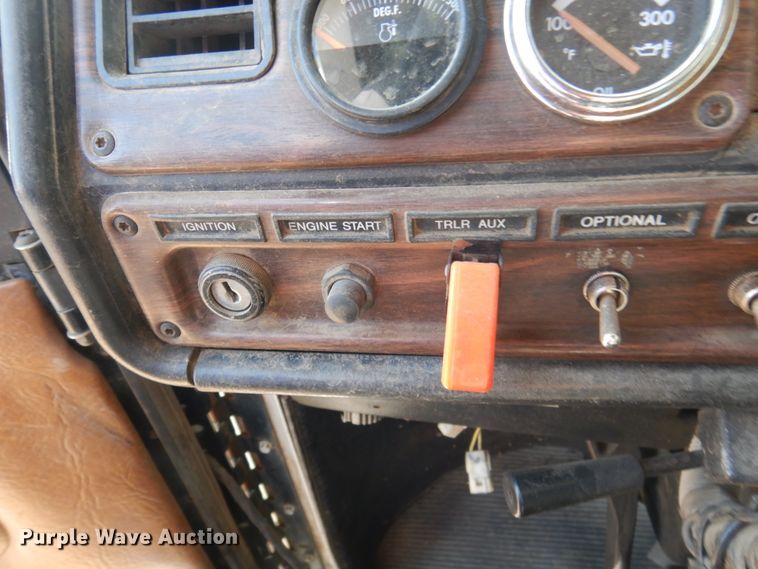 image for item DC8884 1998 Freightliner FLD  truck cab and chassis