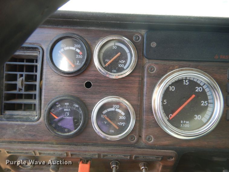 image for item DC8884 1998 Freightliner FLD  truck cab and chassis