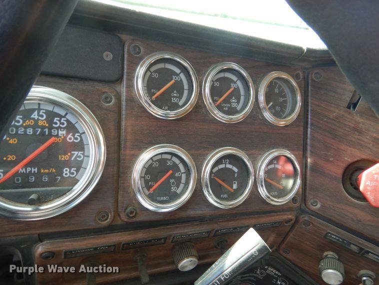 image for item DC8884 1998 Freightliner FLD  truck cab and chassis