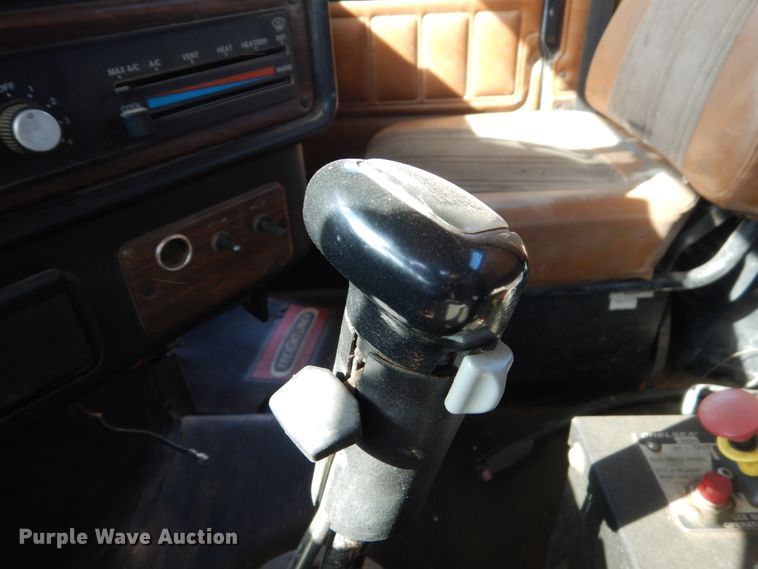 image for item DC8884 1998 Freightliner FLD  truck cab and chassis