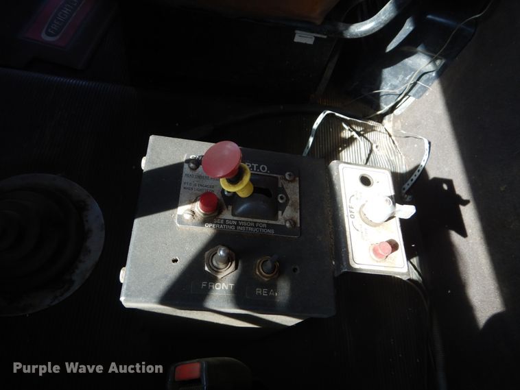 image for item DC8884 1998 Freightliner FLD  truck cab and chassis