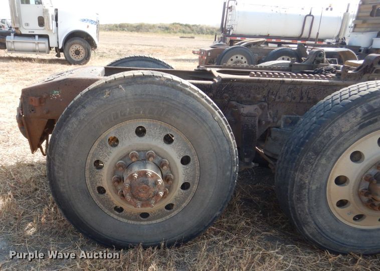 image for item DC8884 1998 Freightliner FLD  truck cab and chassis