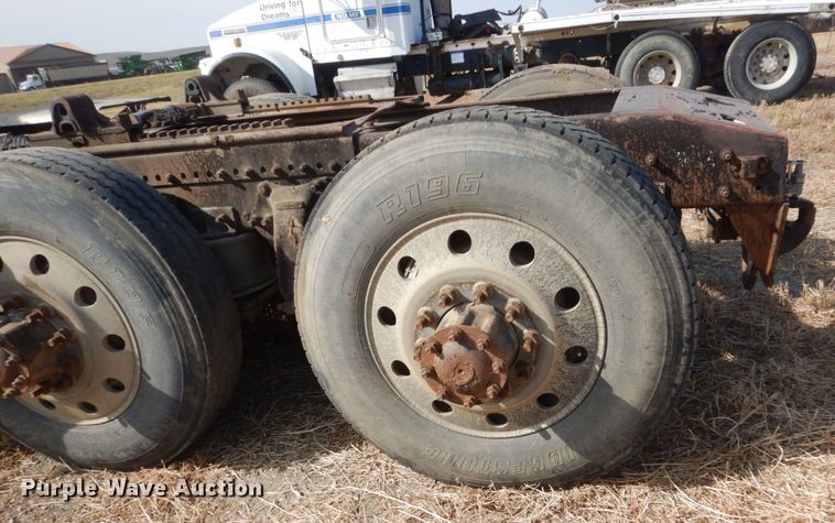 image for item DC8884 1998 Freightliner FLD  truck cab and chassis