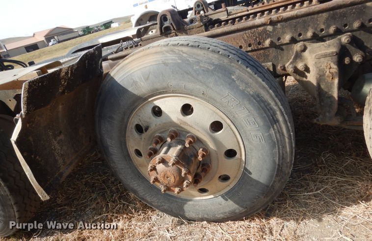 image for item DC8884 1998 Freightliner FLD  truck cab and chassis