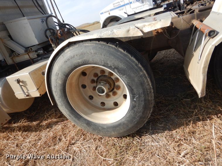 image for item DC8884 1998 Freightliner FLD  truck cab and chassis