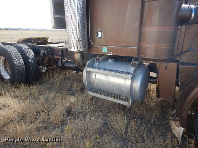 image for item DC8912 1982 Peterbilt 359  semi truck