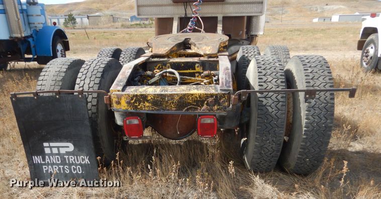 image for item DC8912 1982 Peterbilt 359  semi truck