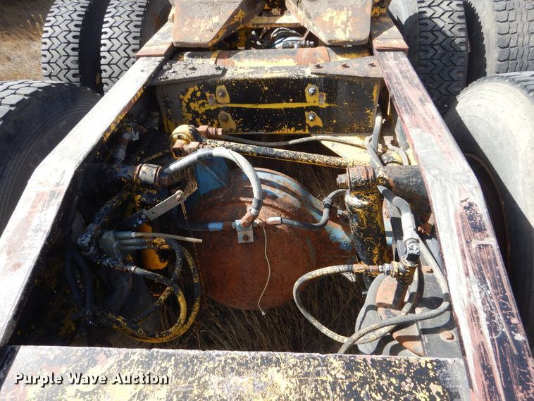 image for item DC8912 1982 Peterbilt 359  semi truck