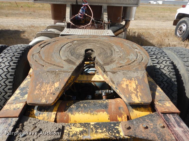 image for item DC8912 1982 Peterbilt 359  semi truck