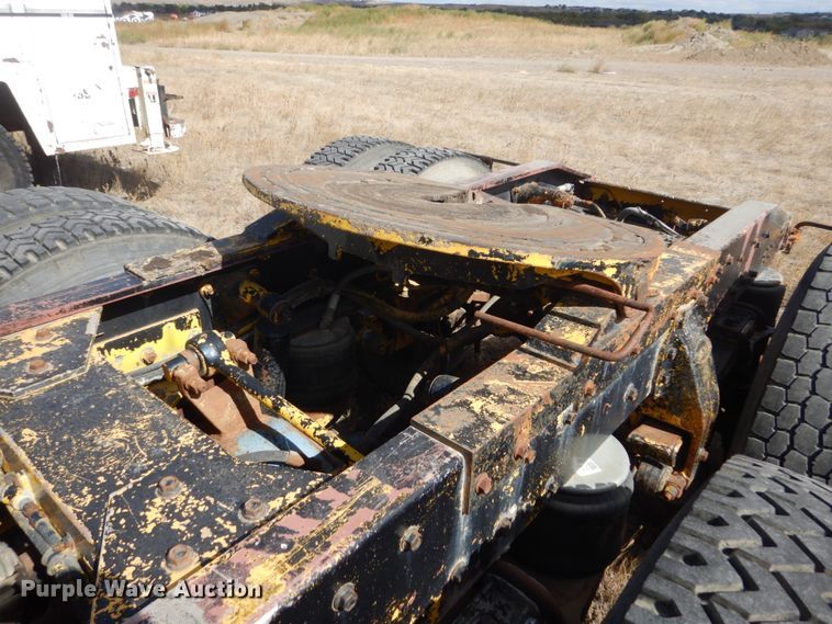 image for item DC8912 1982 Peterbilt 359  semi truck