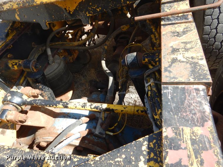 image for item DC8912 1982 Peterbilt 359  semi truck