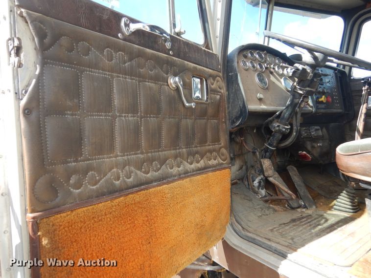 image for item DC8912 1982 Peterbilt 359  semi truck