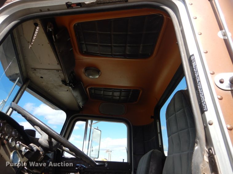 image for item DC8912 1982 Peterbilt 359  semi truck