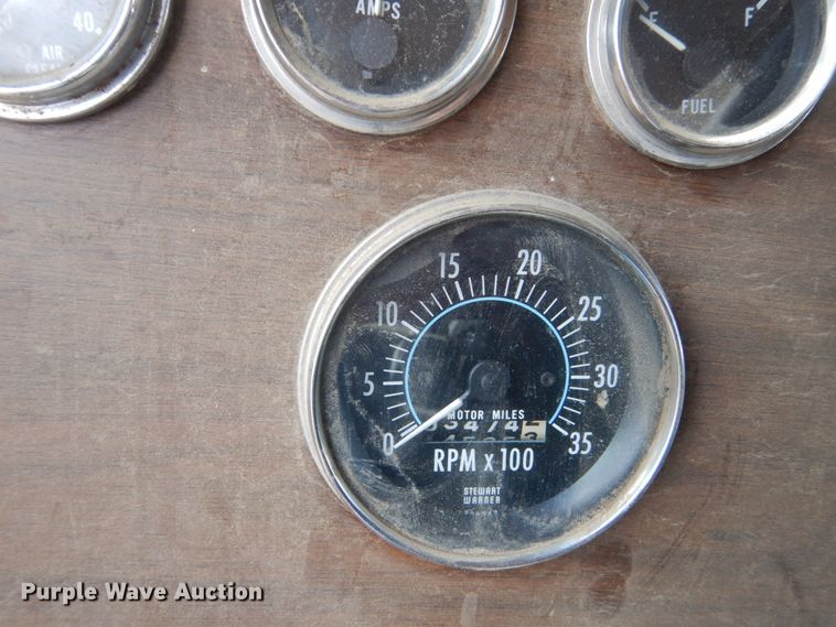 image for item DC8912 1982 Peterbilt 359  semi truck