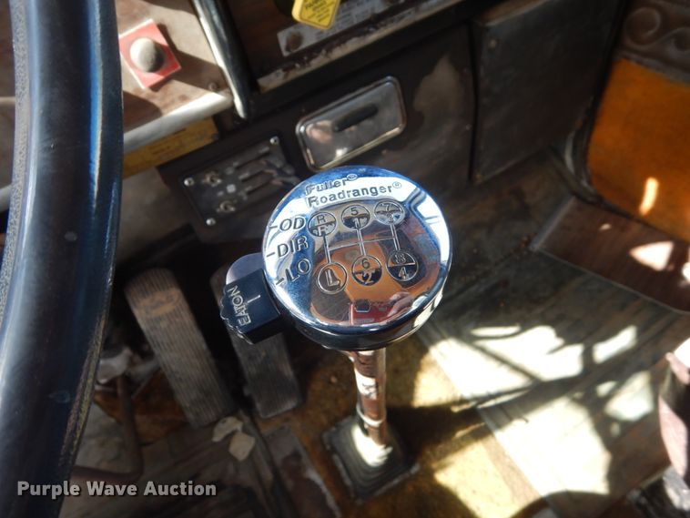 image for item DC8912 1982 Peterbilt 359  semi truck