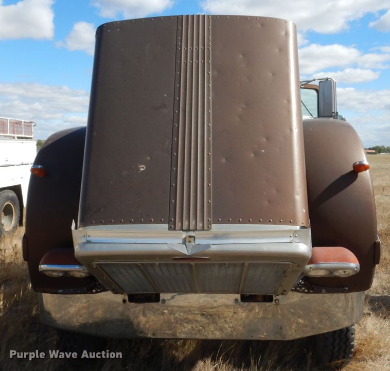 image for item DC8912 1982 Peterbilt 359  semi truck