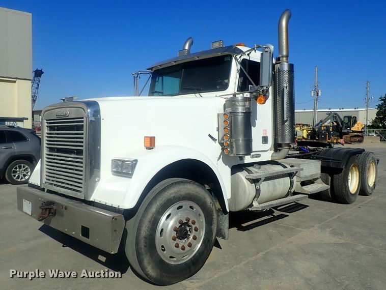 image for item DE0736 2003 Freightliner FLD12064SD  semi truck