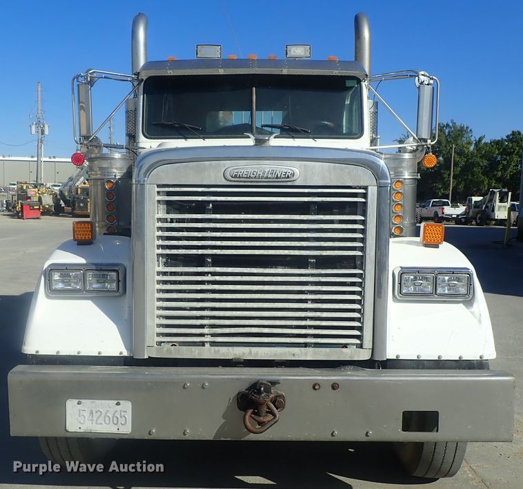 image for item DE0736 2003 Freightliner FLD12064SD  semi truck