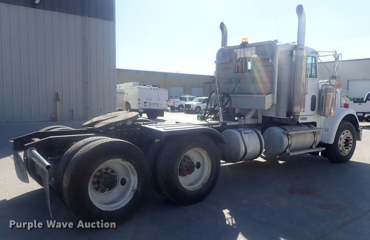 image for item DE0736 2003 Freightliner FLD12064SD  semi truck