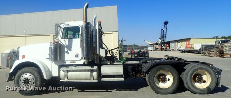 image for item DE0736 2003 Freightliner FLD12064SD  semi truck
