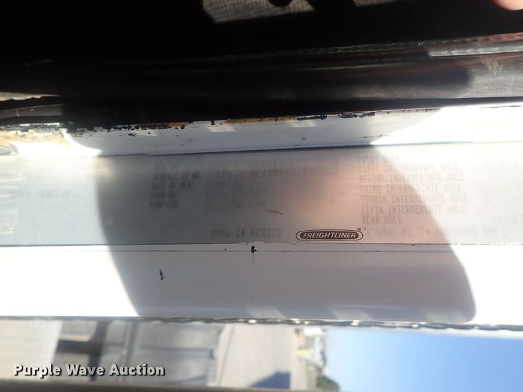 image for item DE0736 2003 Freightliner FLD12064SD  semi truck