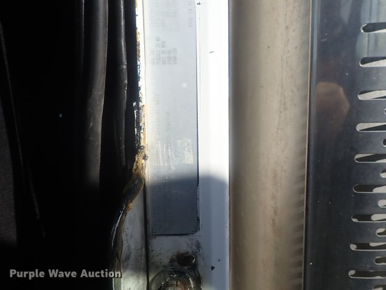 image for item DE0736 2003 Freightliner FLD12064SD  semi truck