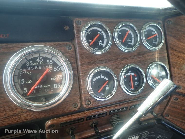 image for item DE0736 2003 Freightliner FLD12064SD  semi truck