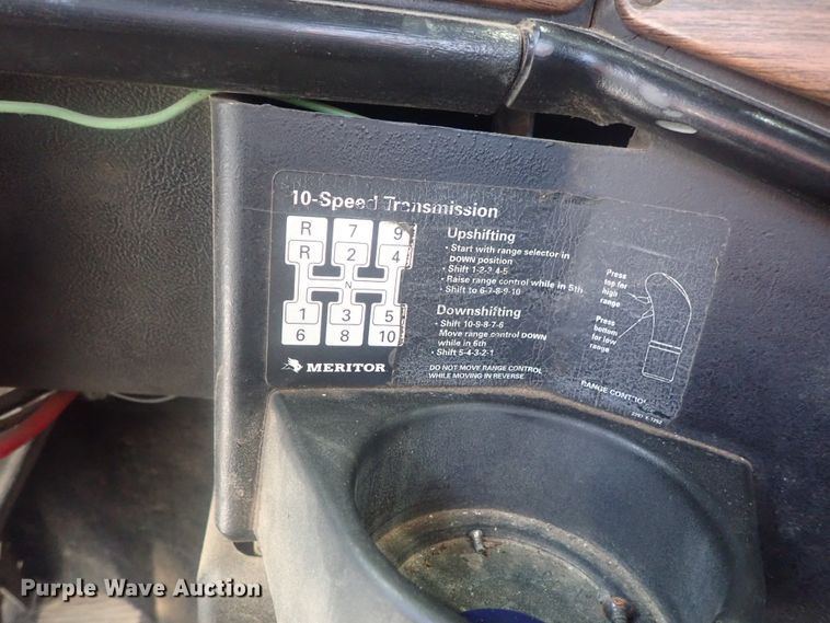 image for item DE0736 2003 Freightliner FLD12064SD  semi truck