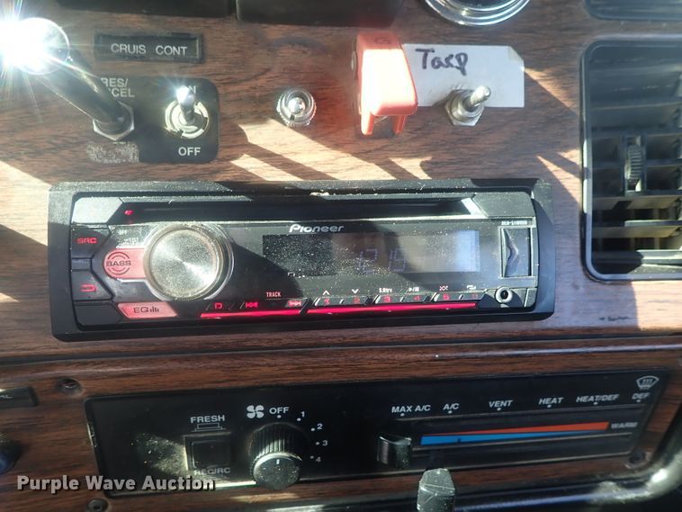 image for item DE0736 2003 Freightliner FLD12064SD  semi truck