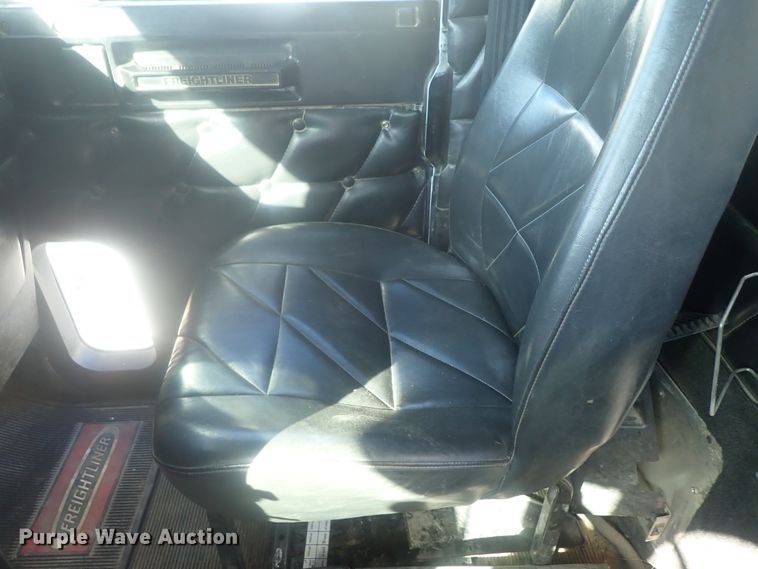 image for item DE0736 2003 Freightliner FLD12064SD  semi truck