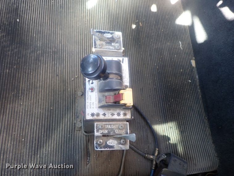 image for item DE0736 2003 Freightliner FLD12064SD  semi truck