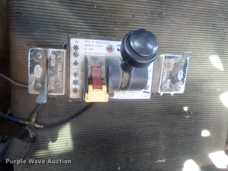 image for item DE0736 2003 Freightliner FLD12064SD  semi truck