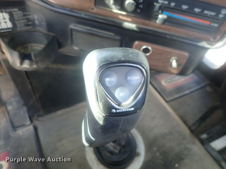 image for item DE0736 2003 Freightliner FLD12064SD  semi truck