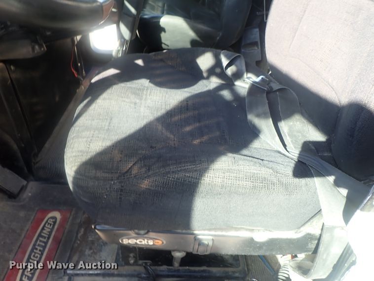 image for item DE0736 2003 Freightliner FLD12064SD  semi truck