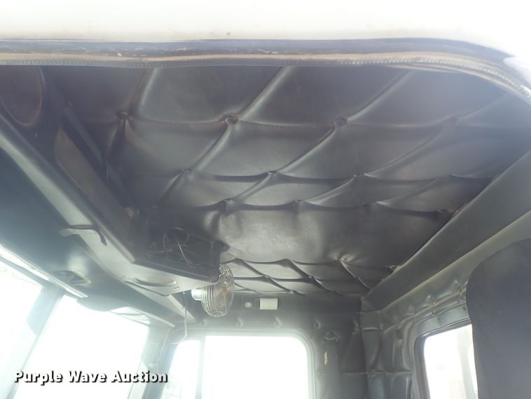 image for item DE0736 2003 Freightliner FLD12064SD  semi truck