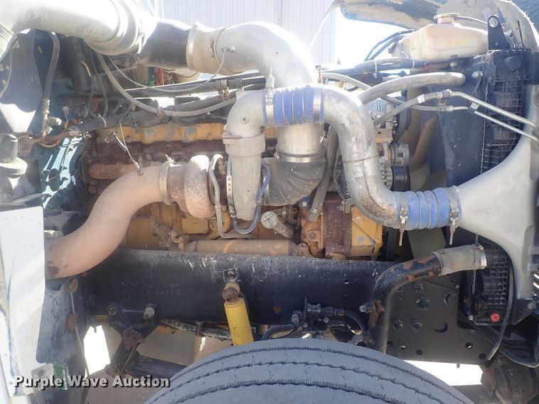 image for item DE0736 2003 Freightliner FLD12064SD  semi truck