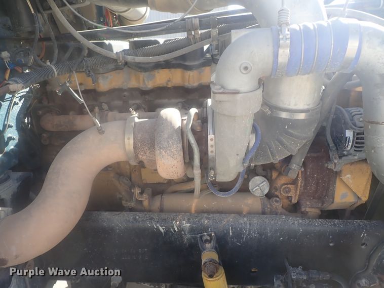 image for item DE0736 2003 Freightliner FLD12064SD  semi truck