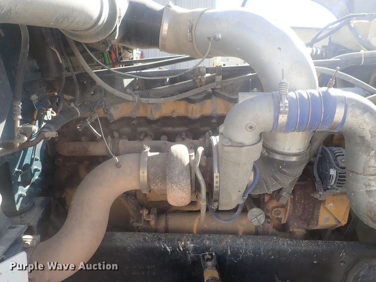 image for item DE0736 2003 Freightliner FLD12064SD  semi truck